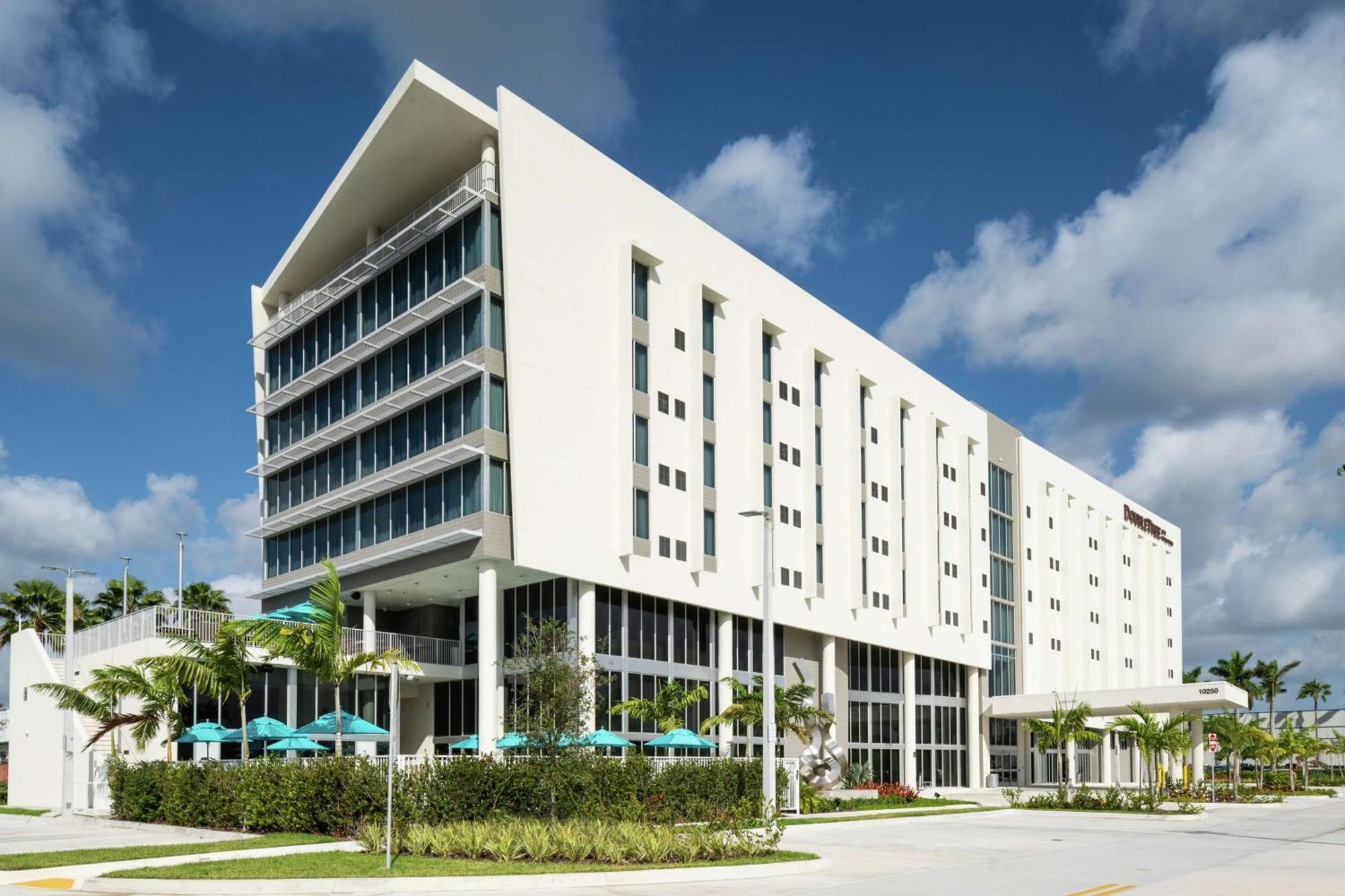 Doubletree By Hilton Miami Doral Hotel Sweetwater Buitenkant foto